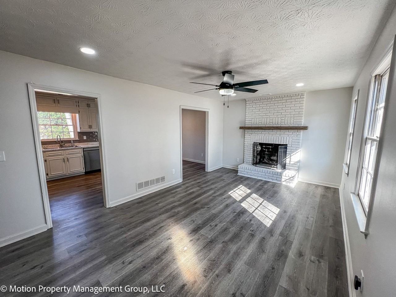 1330 Hillcrest Dr - Photo 2 of 12