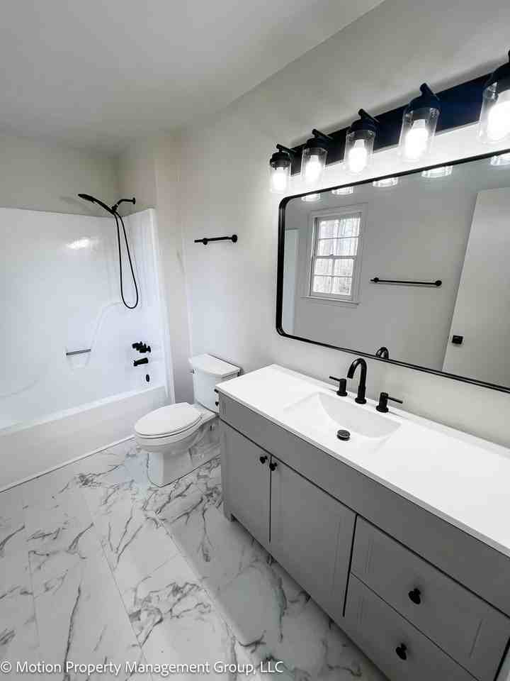 1330 Hillcrest Dr - Photo 7 of 12