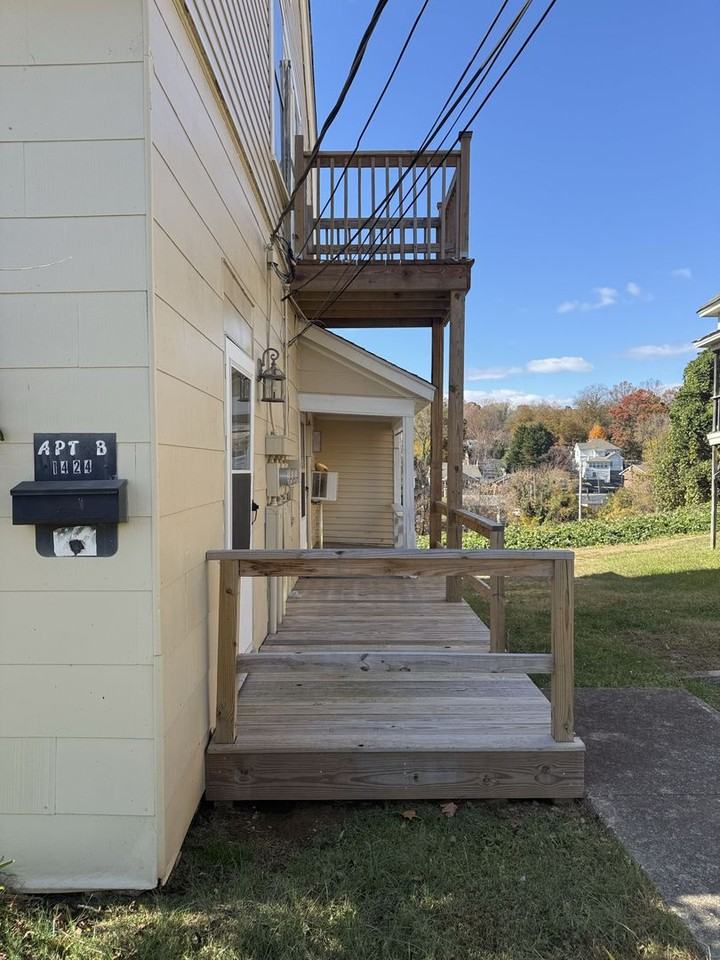 1424 West 4th Street - Photo 2 of 7