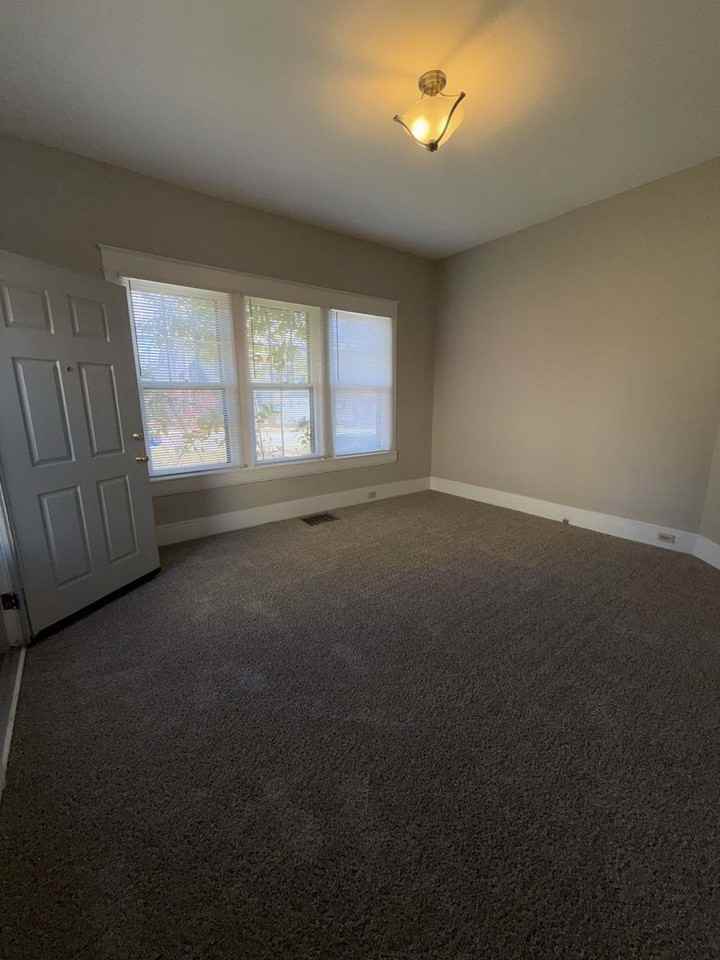 1424 West 4th Street - Photo 3 of 7