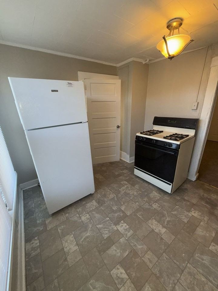 1424 West 4th Street - Photo 4 of 7