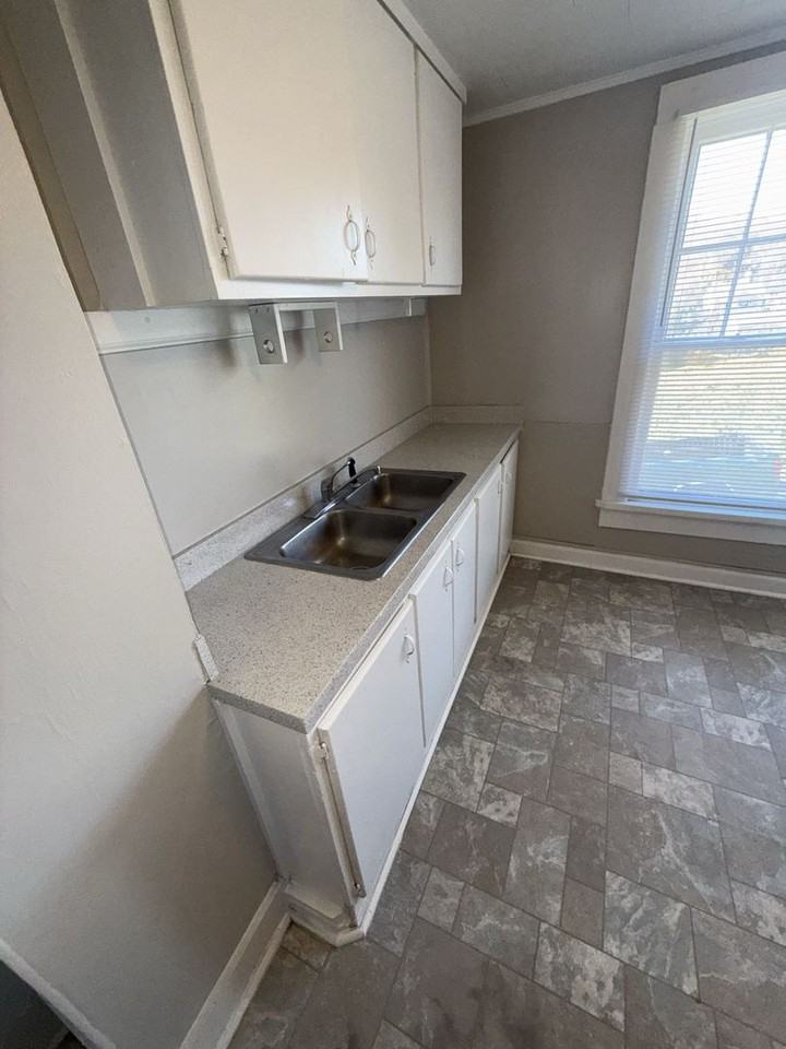 1424 West 4th Street - Photo 5 of 7