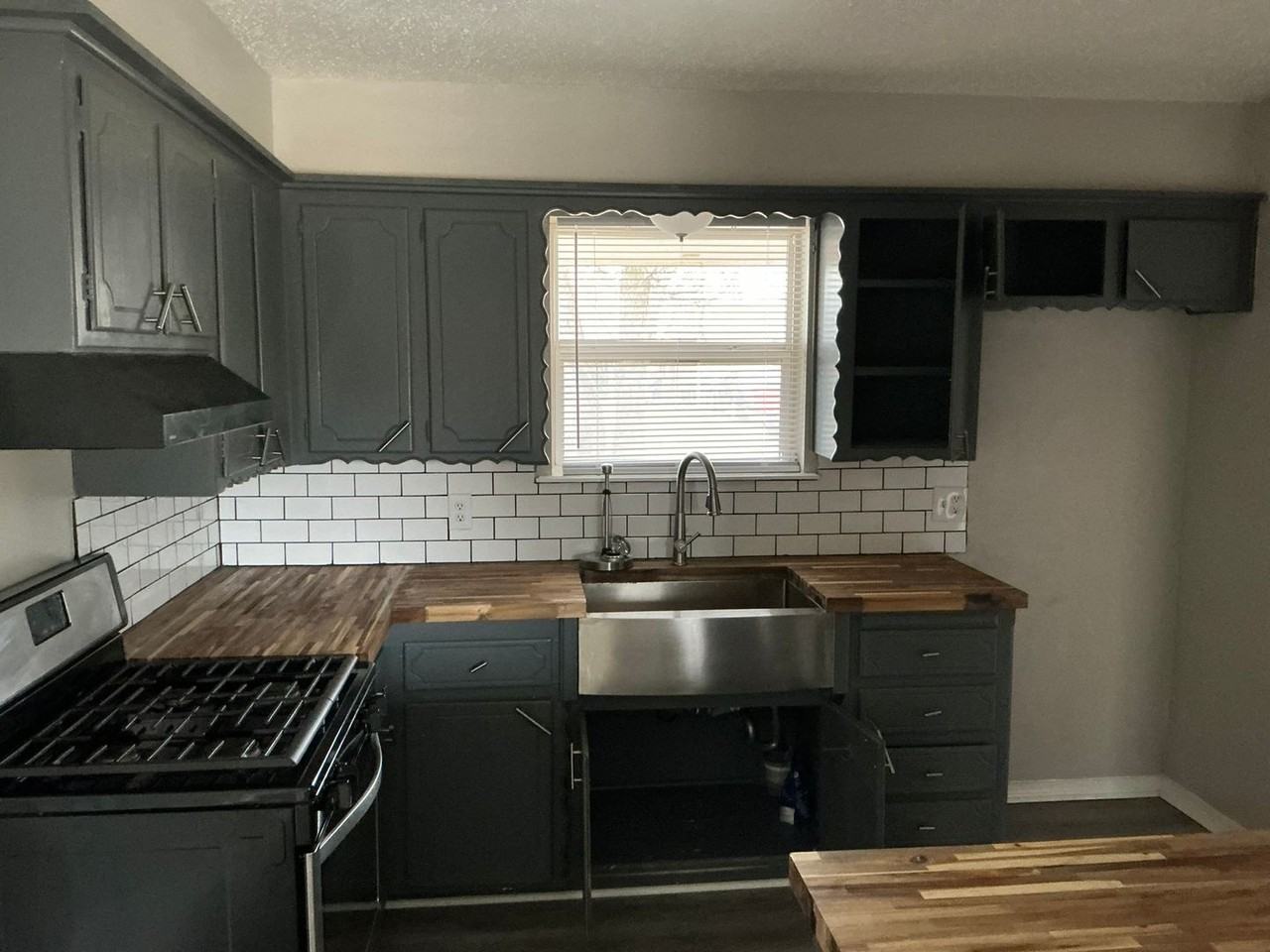 628 Southwest 12th Street - Photo 3 of 10