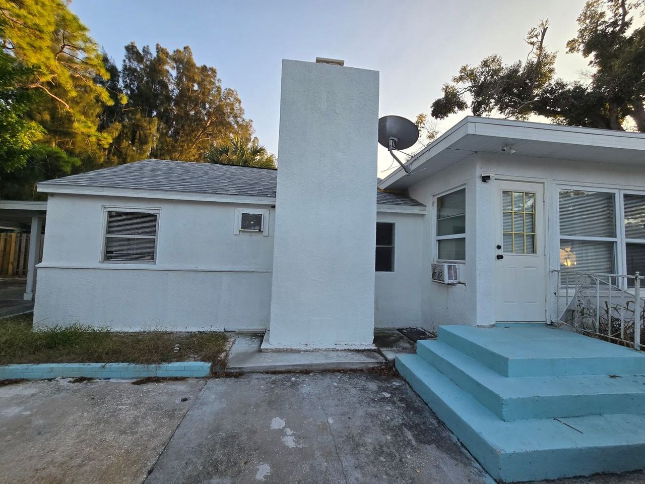 2108 8th St - Photo 2 of 17