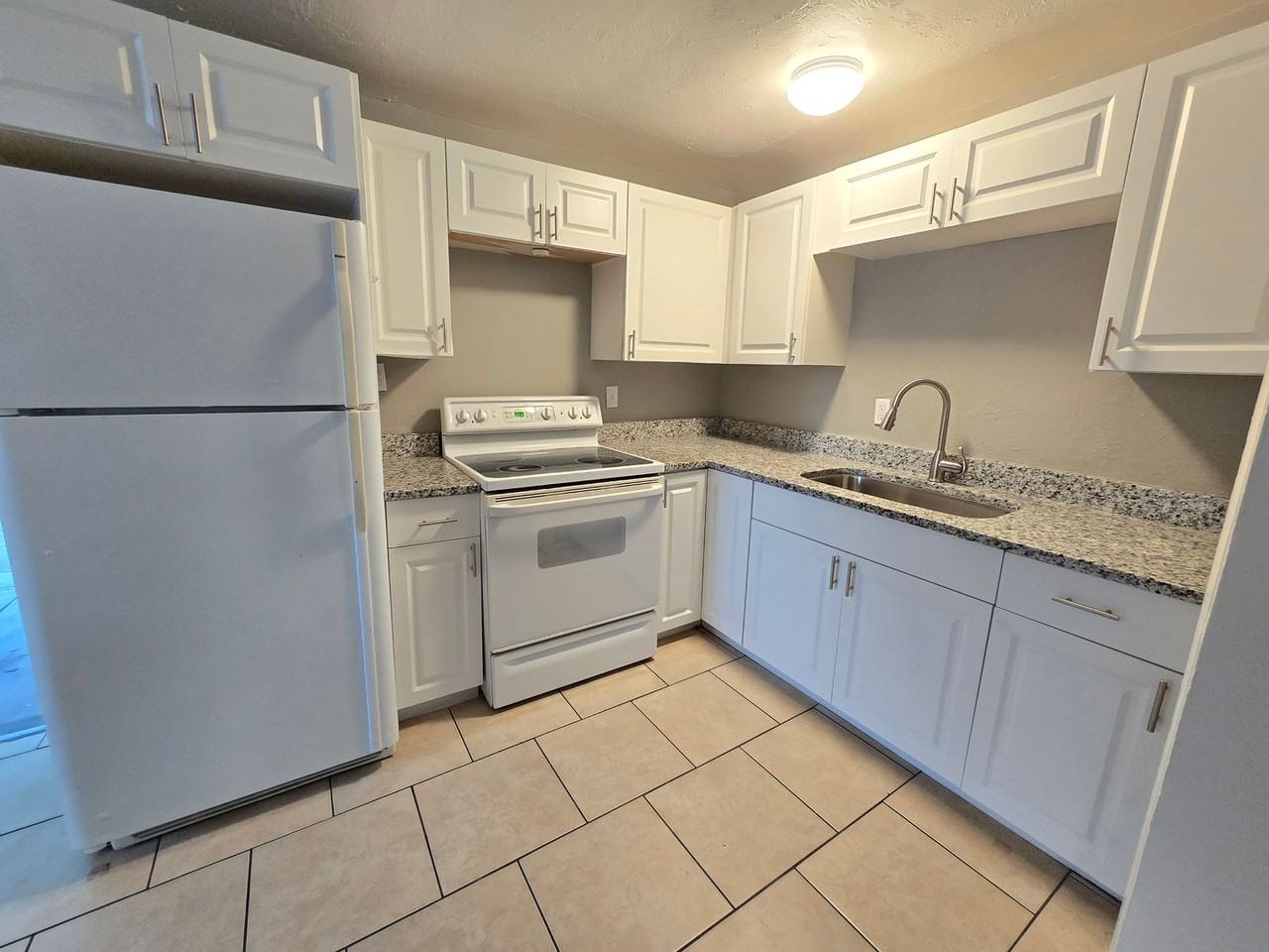 2108 8th St - Photo 6 of 17