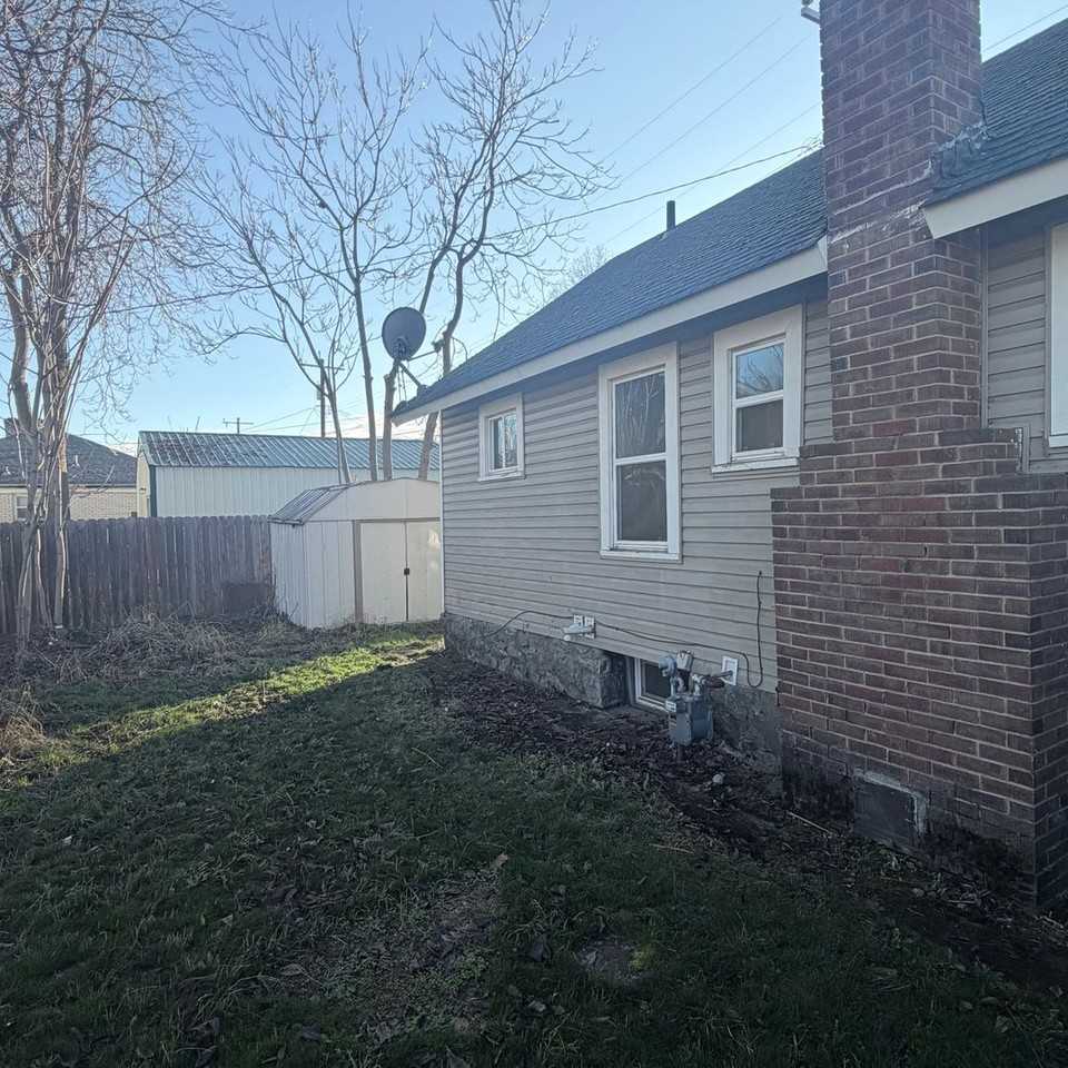 2216 N Oak St - Photo 2 of 15