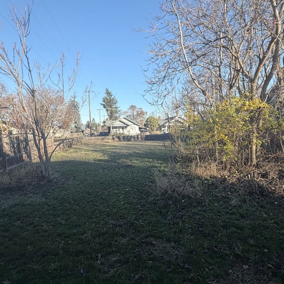 2216 N Oak St - Photo 4 of 15