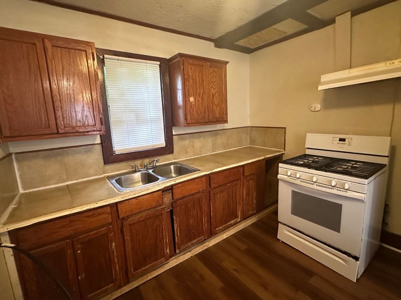 106 Nora St - Photo 4 of 6
