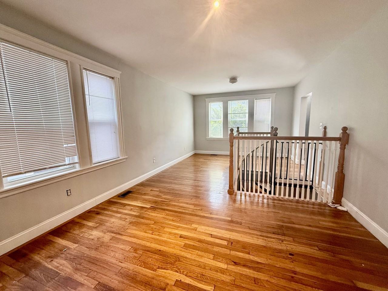 224 Nott St - Photo 6 of 12