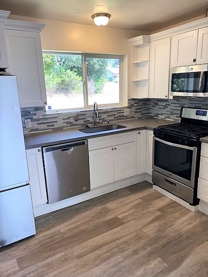 4913 Front St - Photo 5 of 12