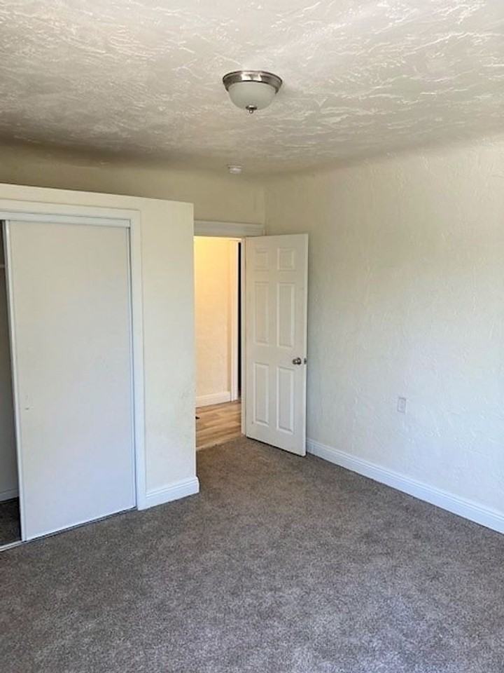 4913 Front St - Photo 7 of 12