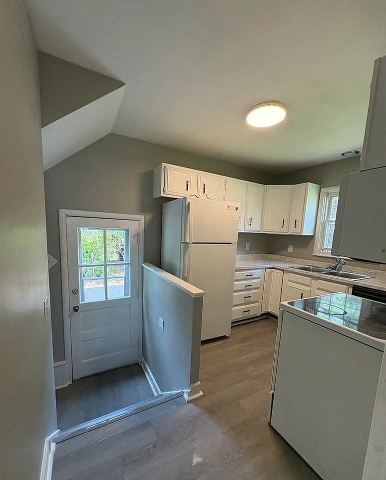 323 Monohan Dr - Photo 3 of 13