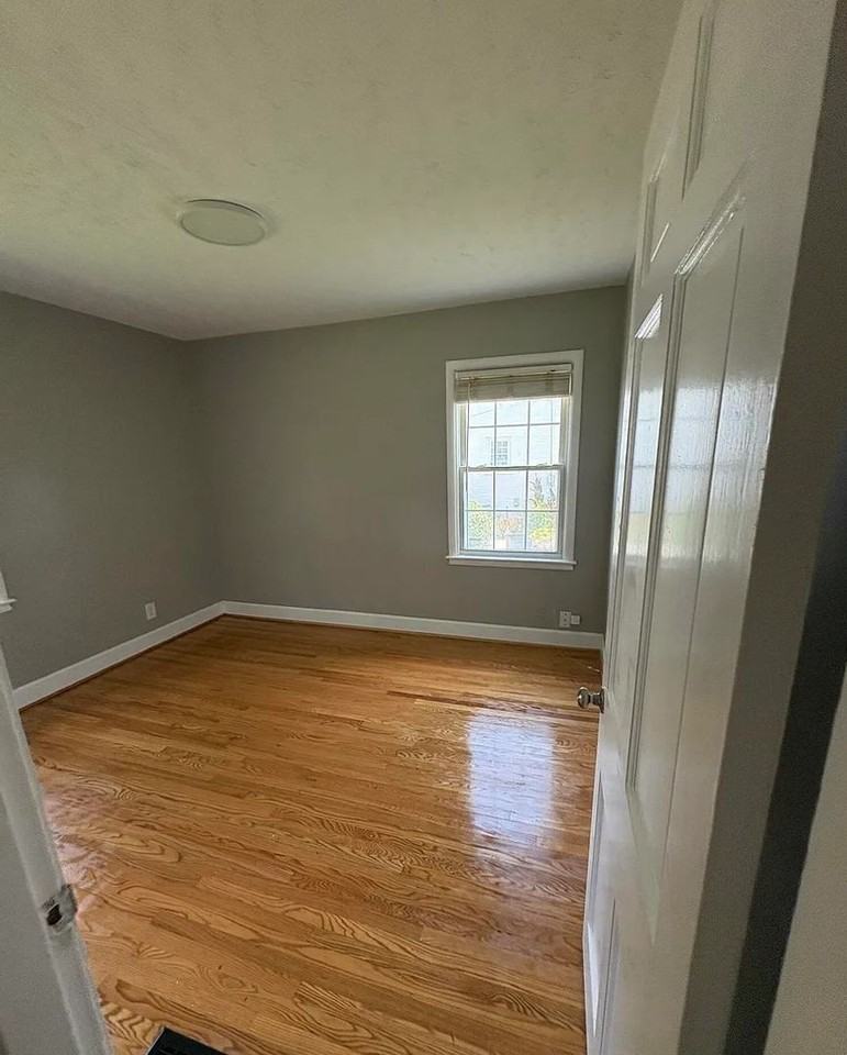 323 Monohan Dr - Photo 7 of 13