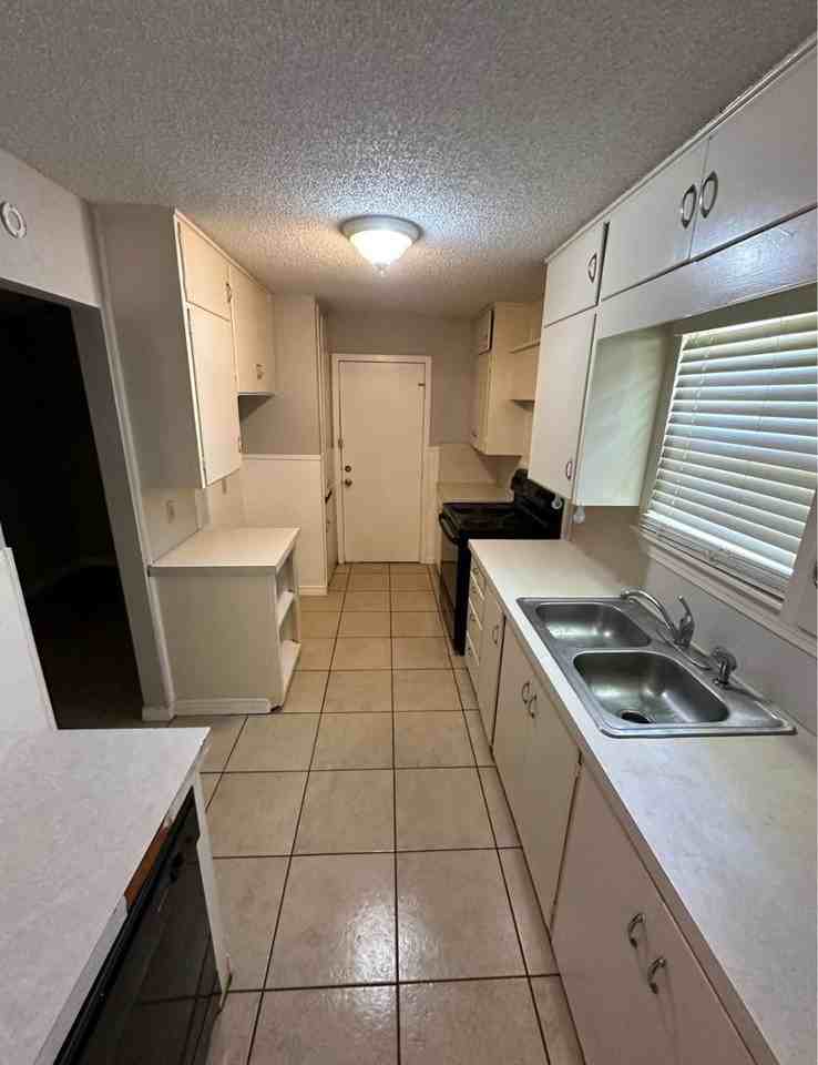 2714 36th St - Photo 3 of 11