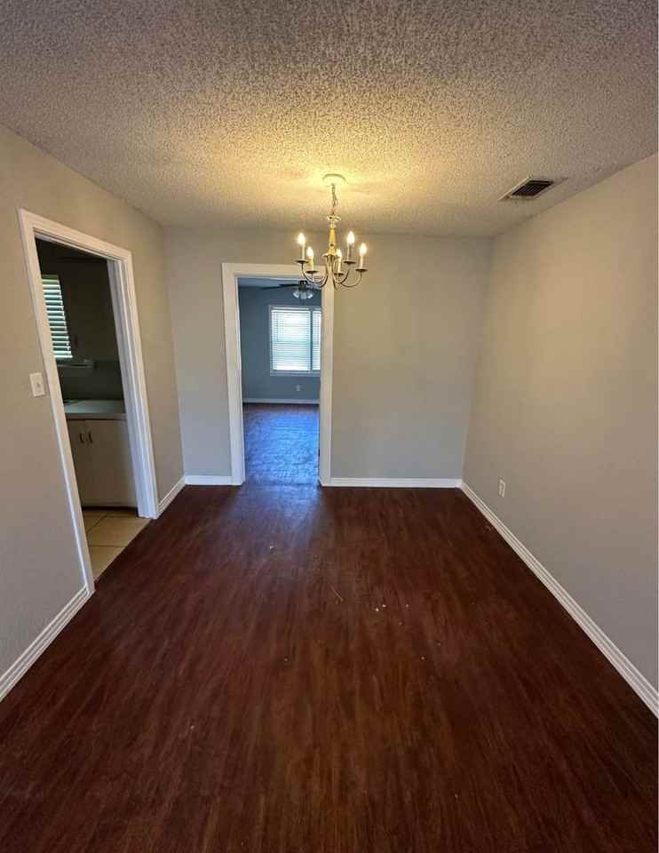 2714 36th St - Photo 5 of 11
