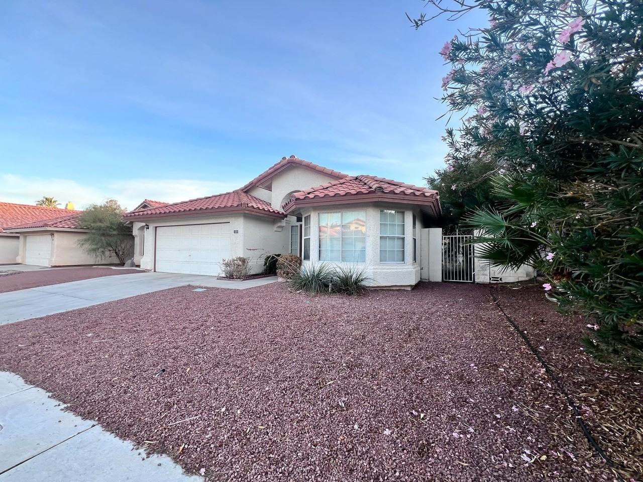 1605 Los Alamos Dr - Photo 2 of 33