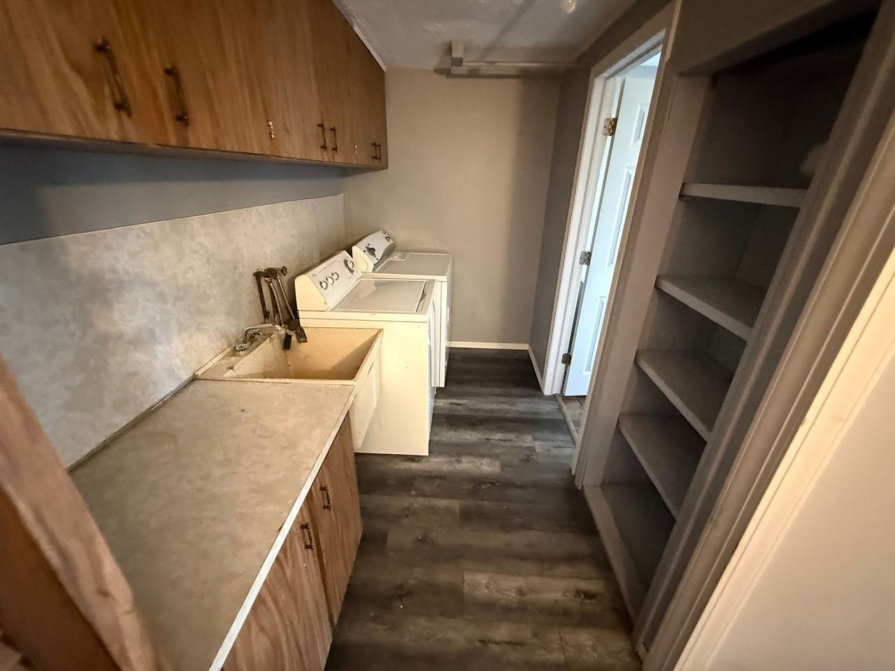 263 S Cass St - Photo 4 of 10