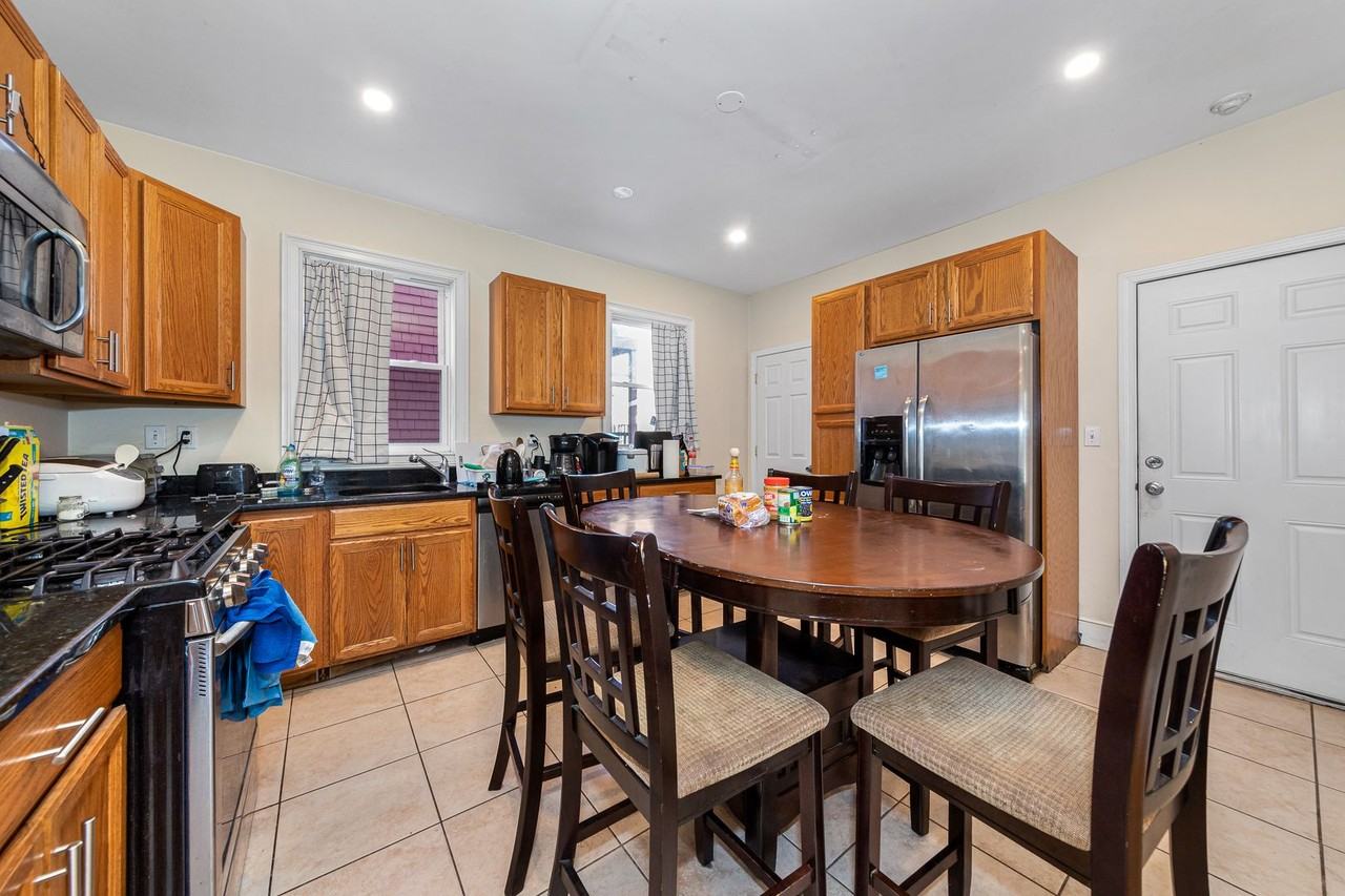 228 Calumet Street - Photo 3 of 19