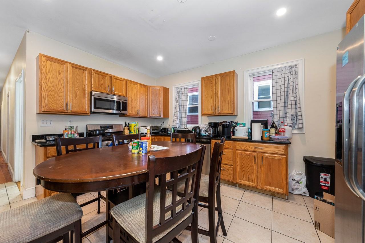 228 Calumet Street - Photo 4 of 19