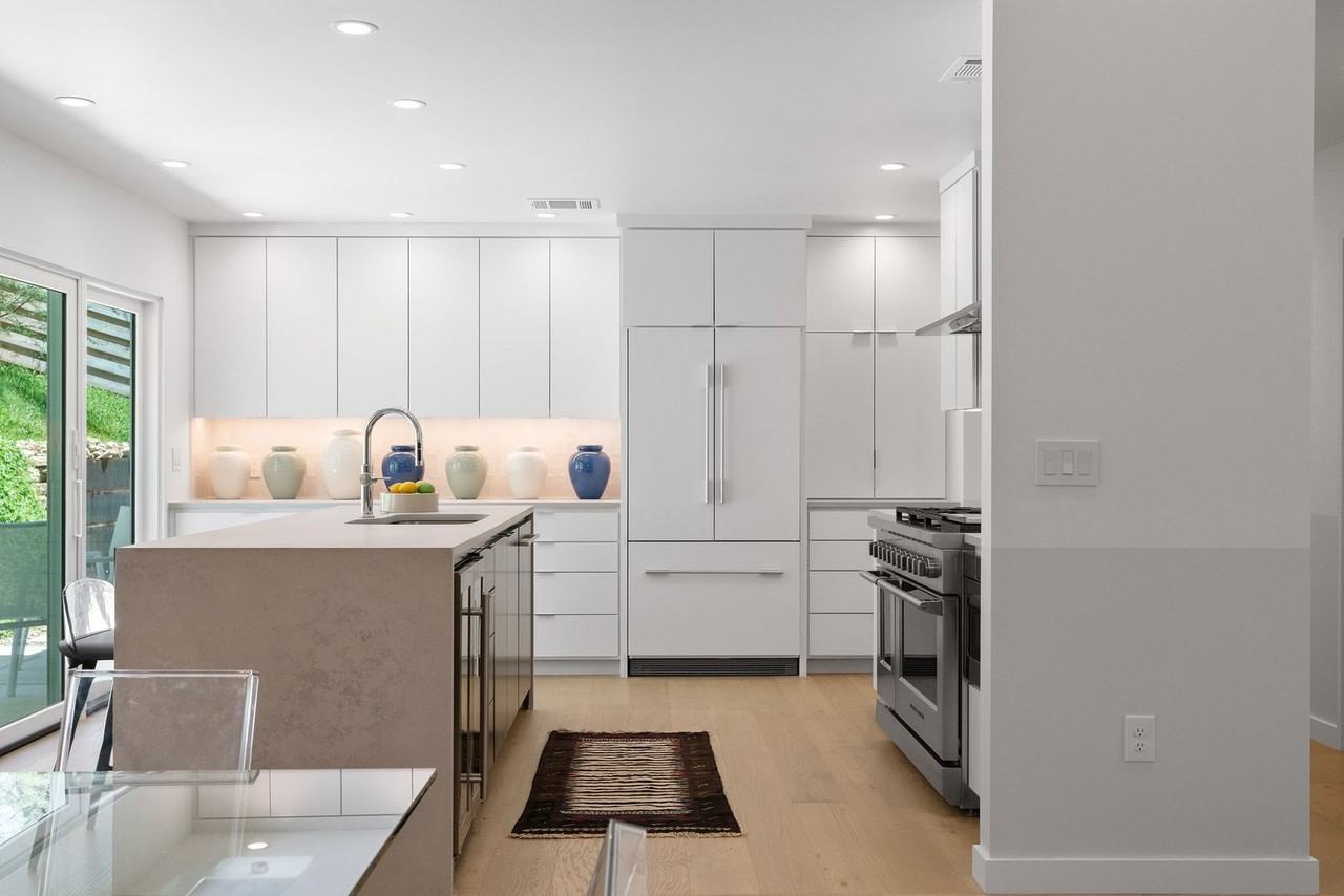 5706 Highland Hills Circle - Photo 7 of 16