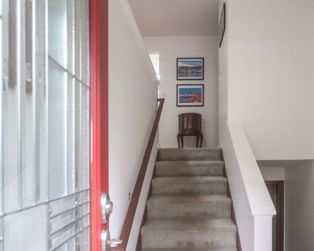 1205 Nw Crosby Ave - Photo 2 of 20