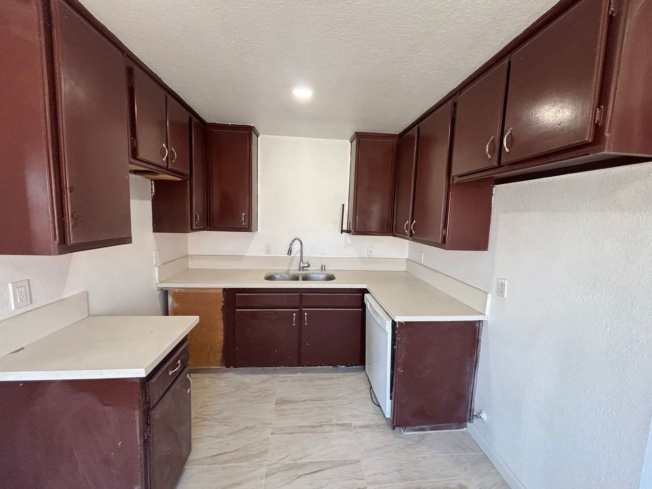 816 East Avenue J 12 - Photo 7 of 9