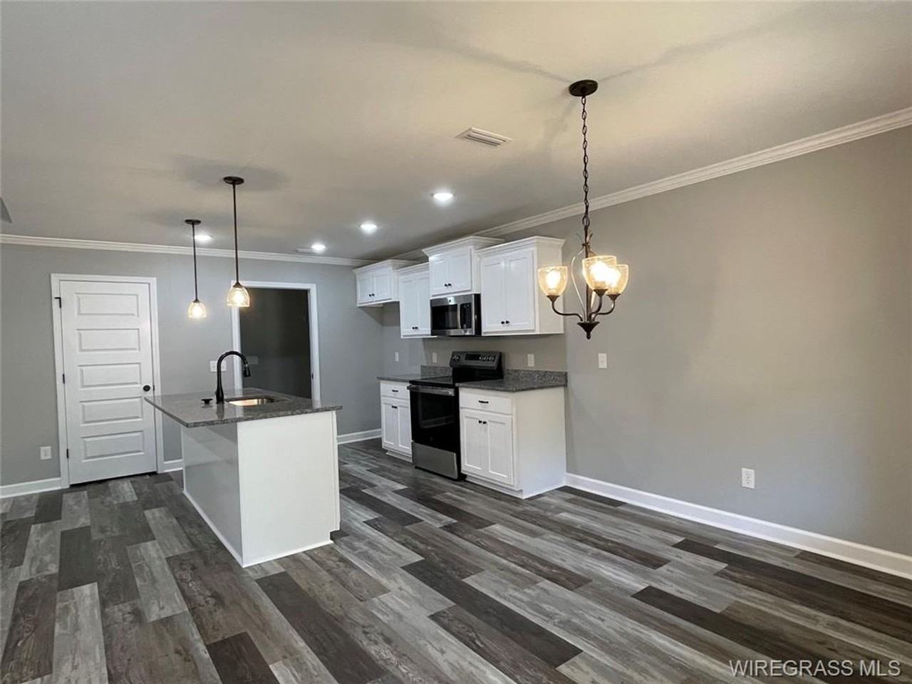 101 Curtis Circle - Photo 3 of 10