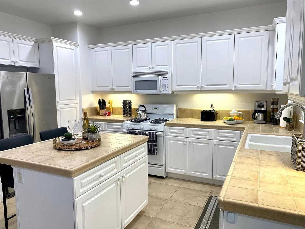 407 Swansea Gln - Photo 6 of 17