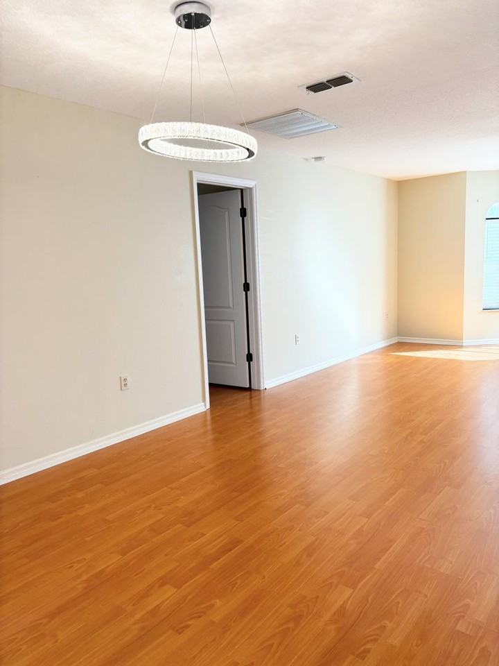 1503 Overland Dr - Photo 3 of 20