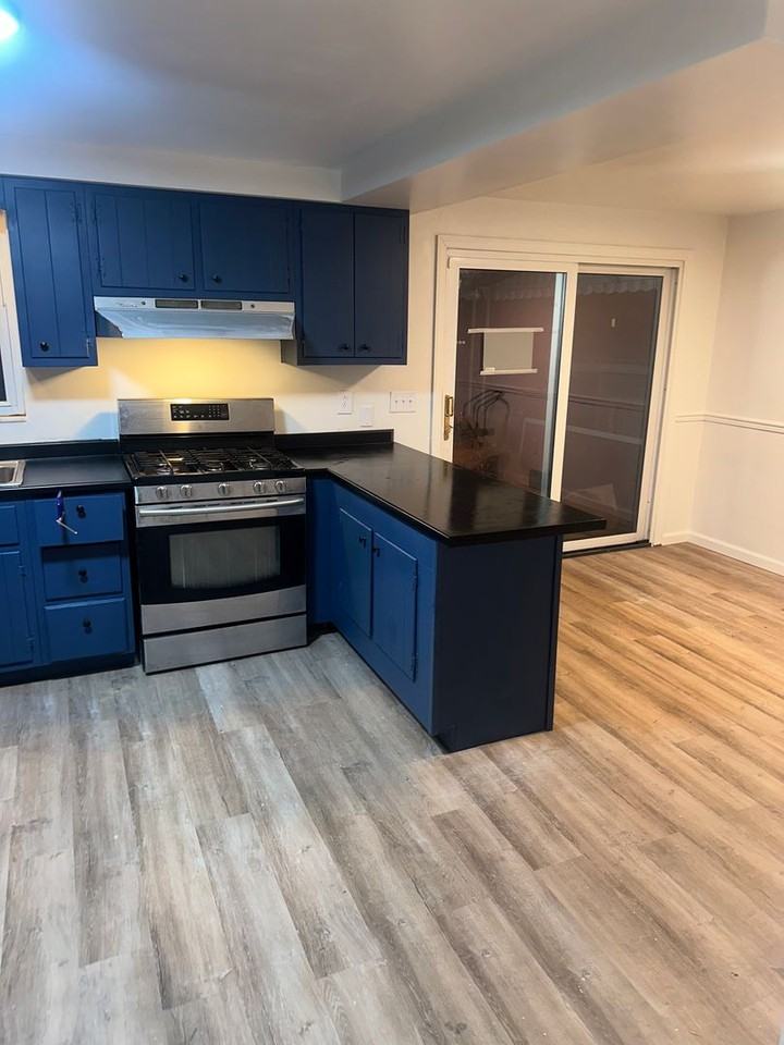 803 7th Street - Photo 5 of 13