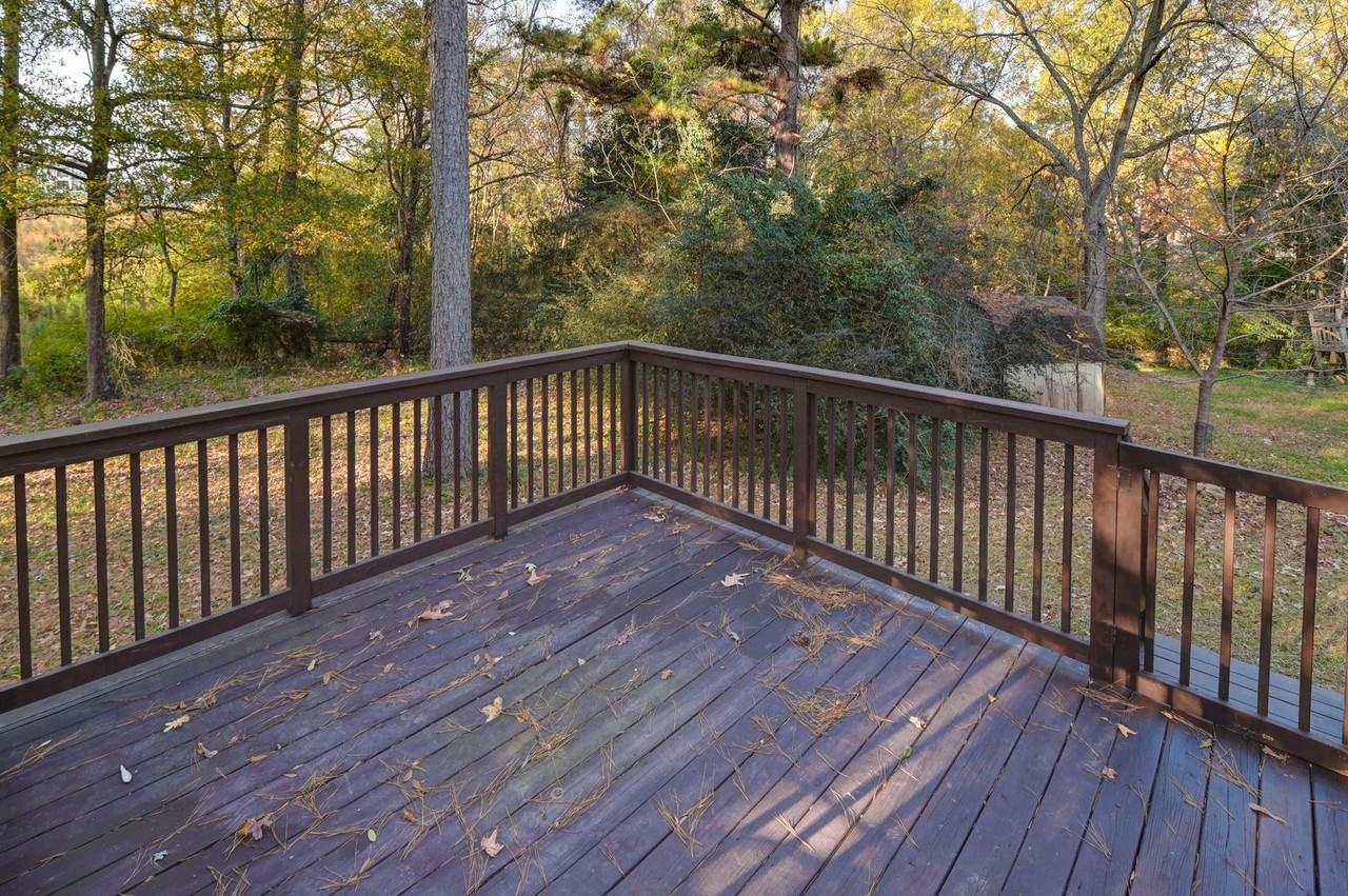 100 Woodspur Rd - Photo 3 of 38