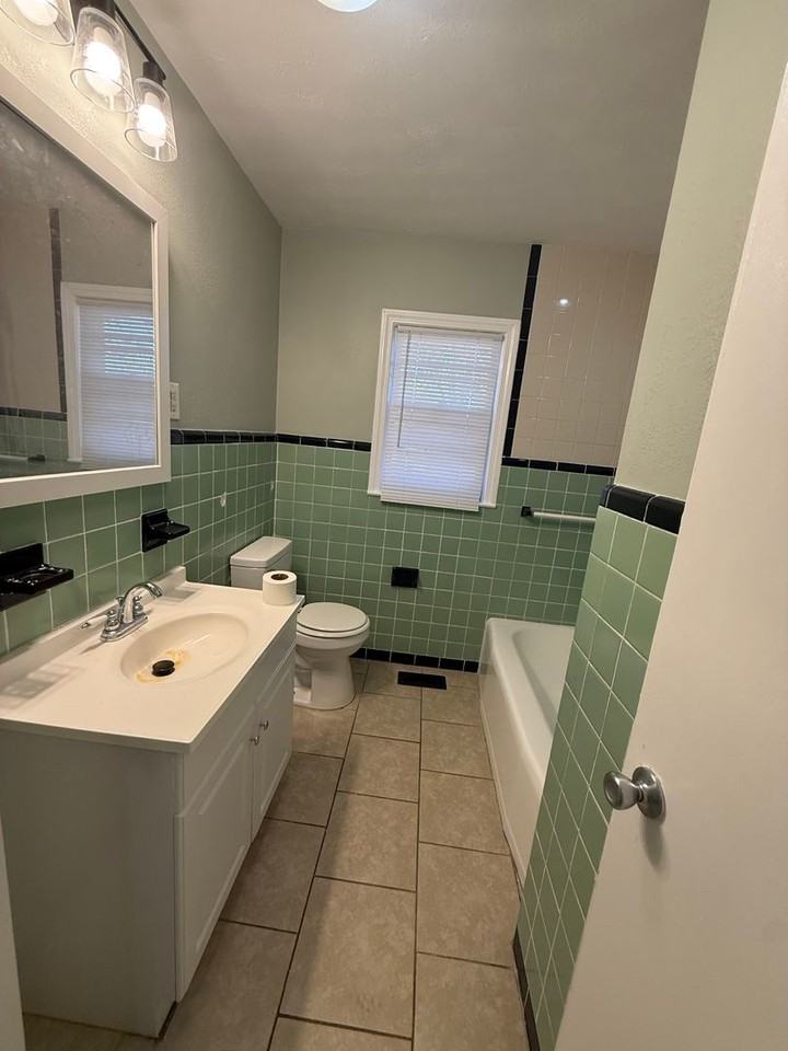 1715 Dianne St Sw - Photo 3 of 19