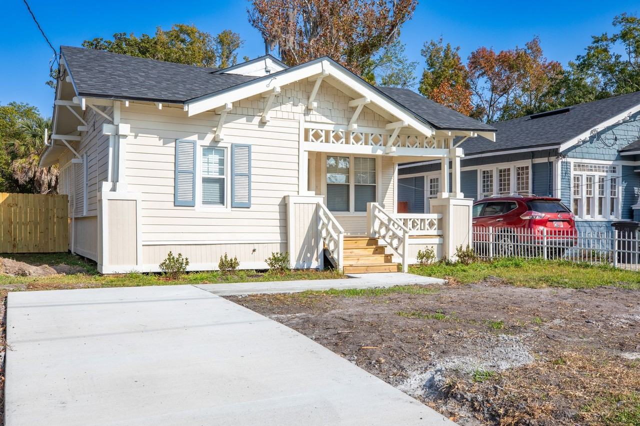 2703 College Street - Photo 2 of 24