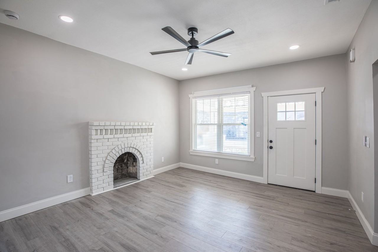 2703 College Street - Photo 7 of 24