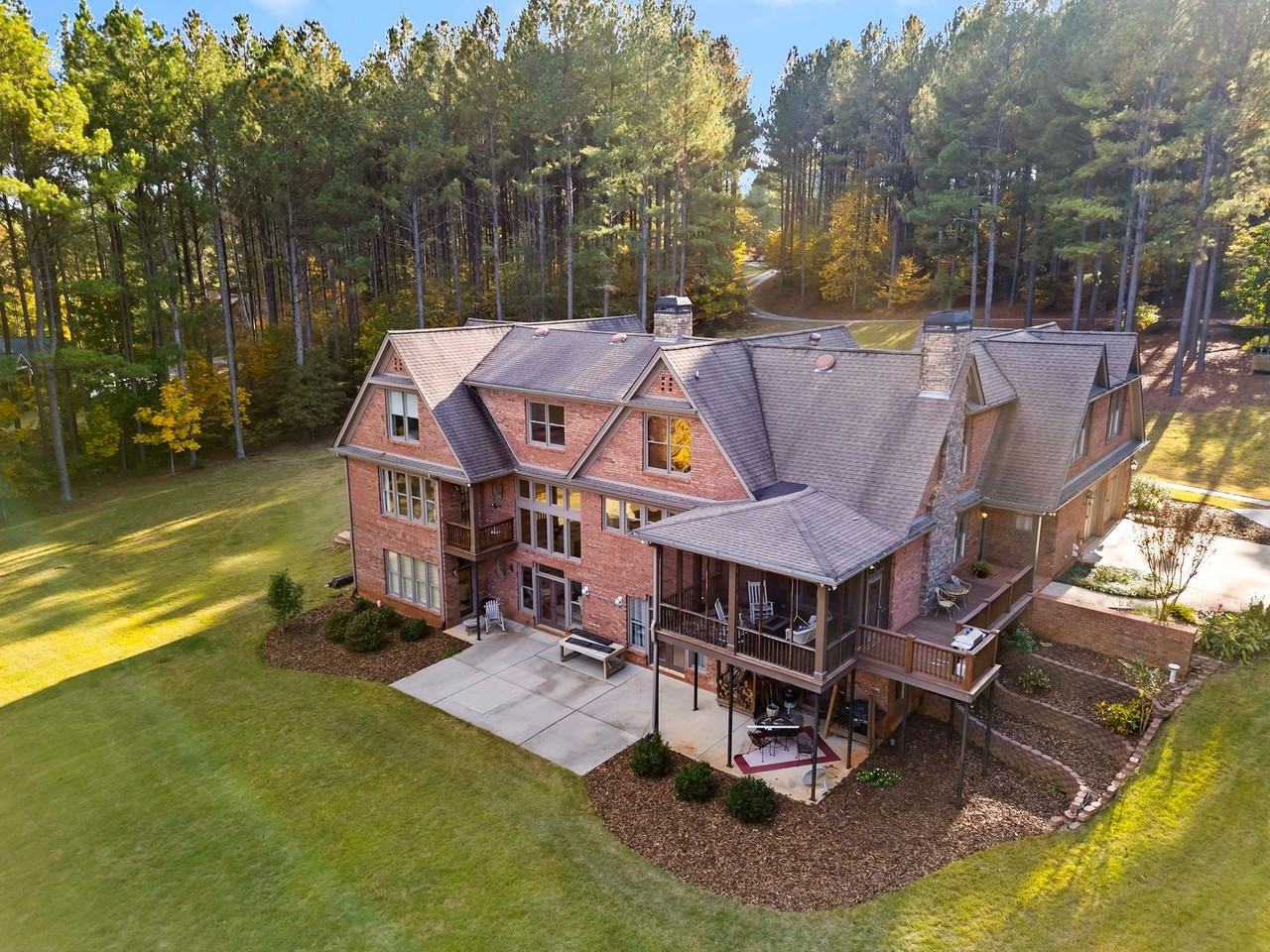 1070 Riverwalk Point - Photo 4 of 24