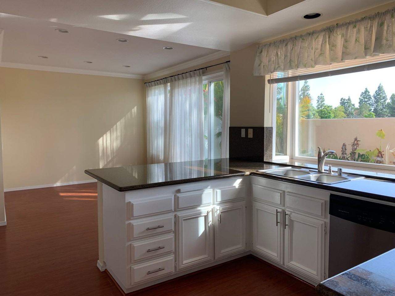 21 Montage - Photo 2 of 5