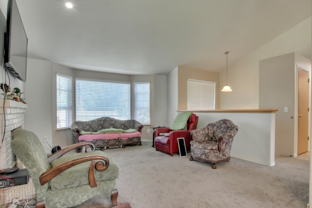 24004 72nd Ave E - Photo 5 of 18