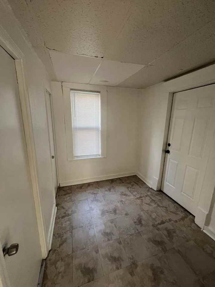 229 S 8th St - Photo 3 of 18