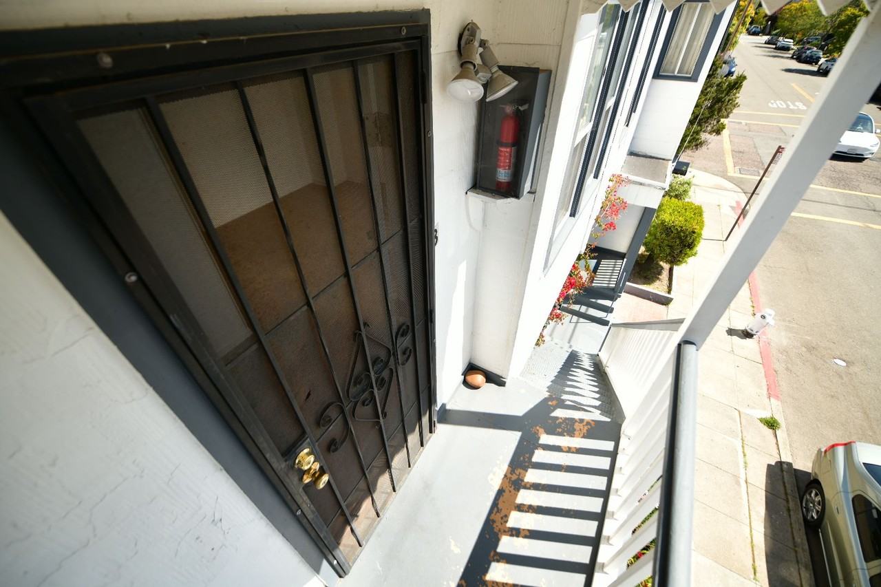 2721 California St - Photo 2 of 11