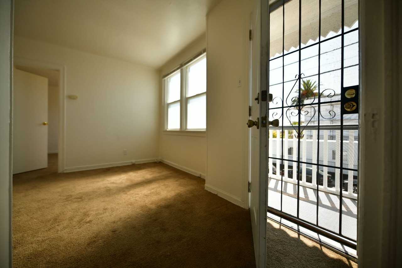 2721 California St - Photo 5 of 11