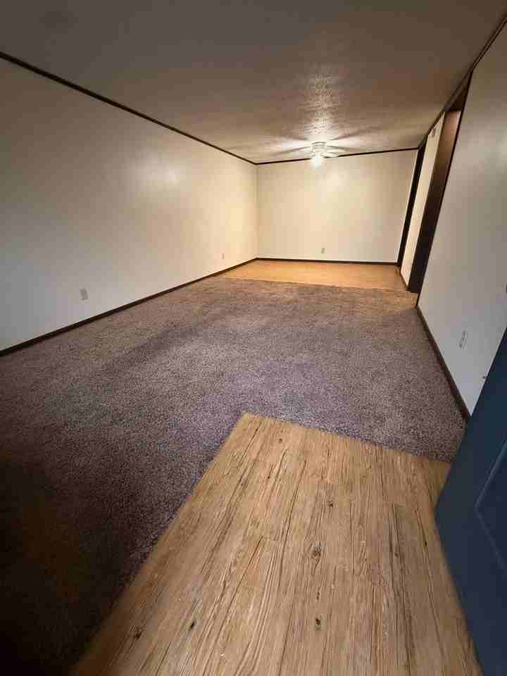 Evergreen - 1604 Hill Street - Photo 2 of 7