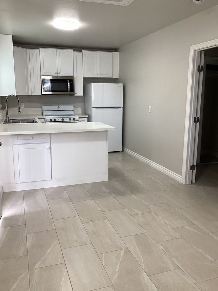 805 E Maple Ave #A - Photo 4 of 7