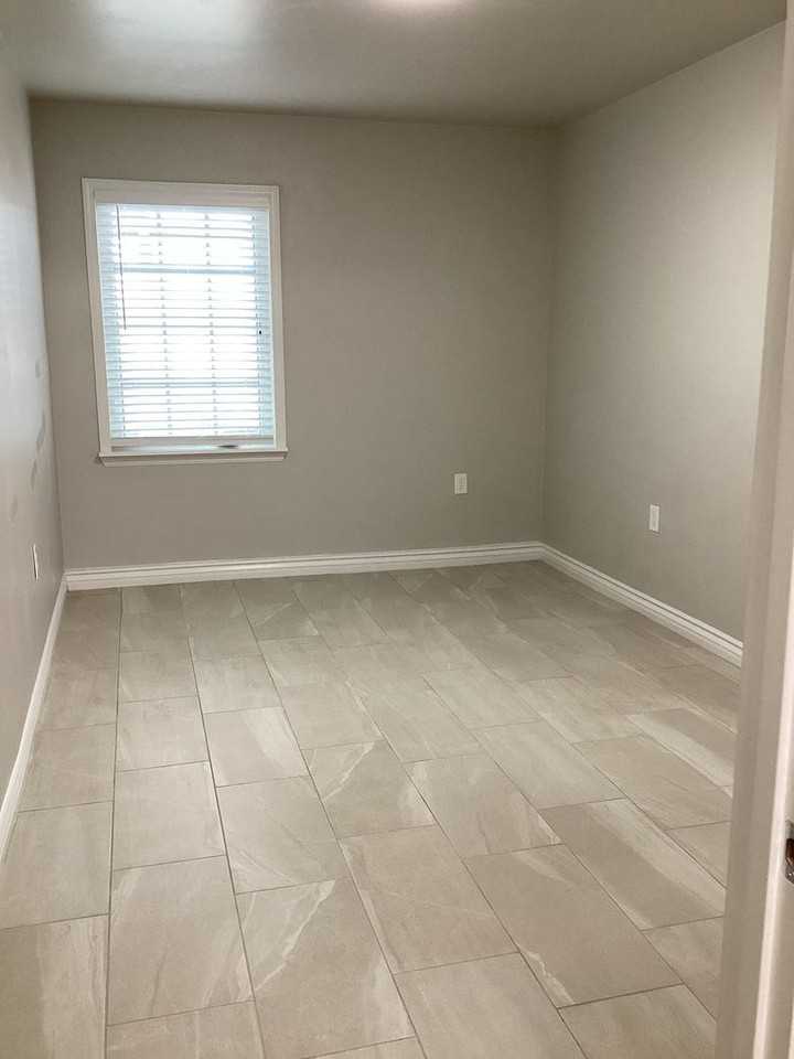 805 E Maple Ave #A - Photo 6 of 7