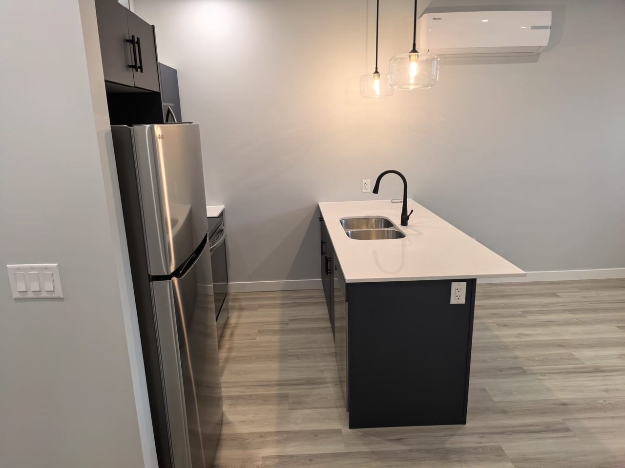 Rosemount Avenue #A - Photo 7 of 29