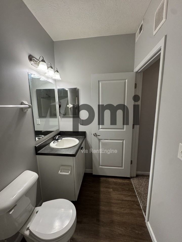 904 Taylor Station Road #303 - Photo 5 of 25