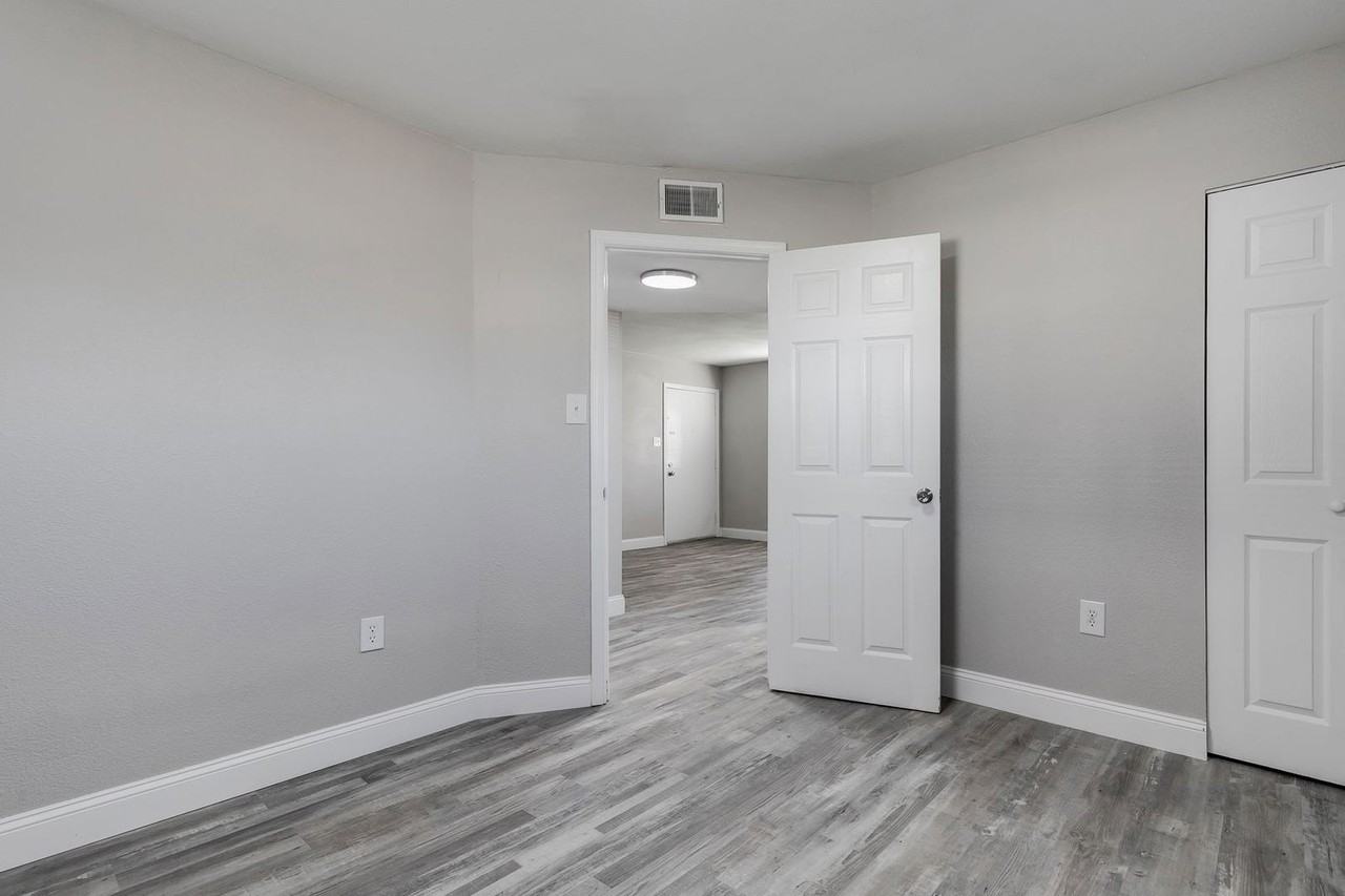 1907 Whitcomb St #7 - Photo 6 of 10