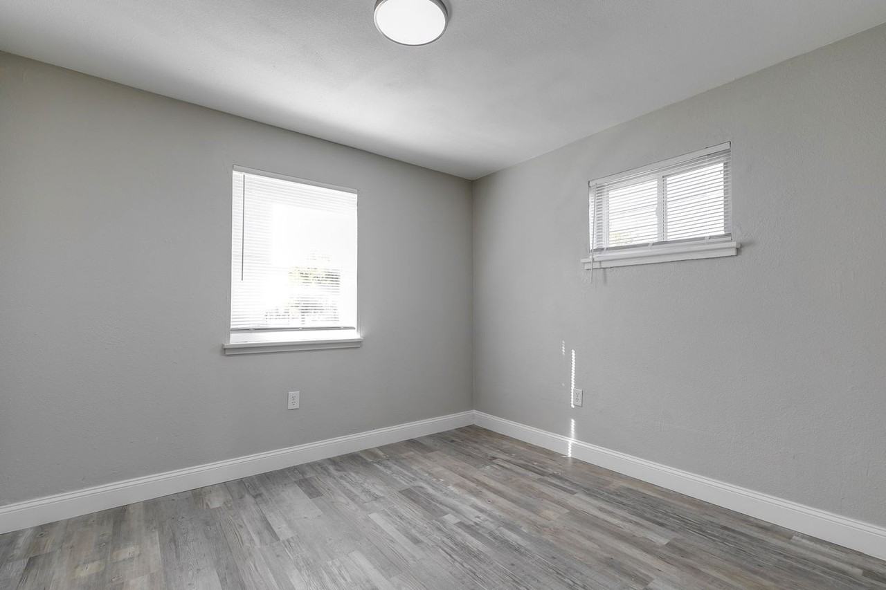 1913 Whitcomb St #2 - Photo 4 of 12