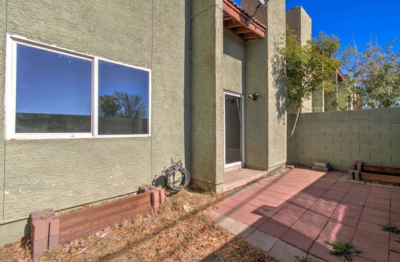 2202 W Glenrosa Ave #4 - Photo 6 of 31