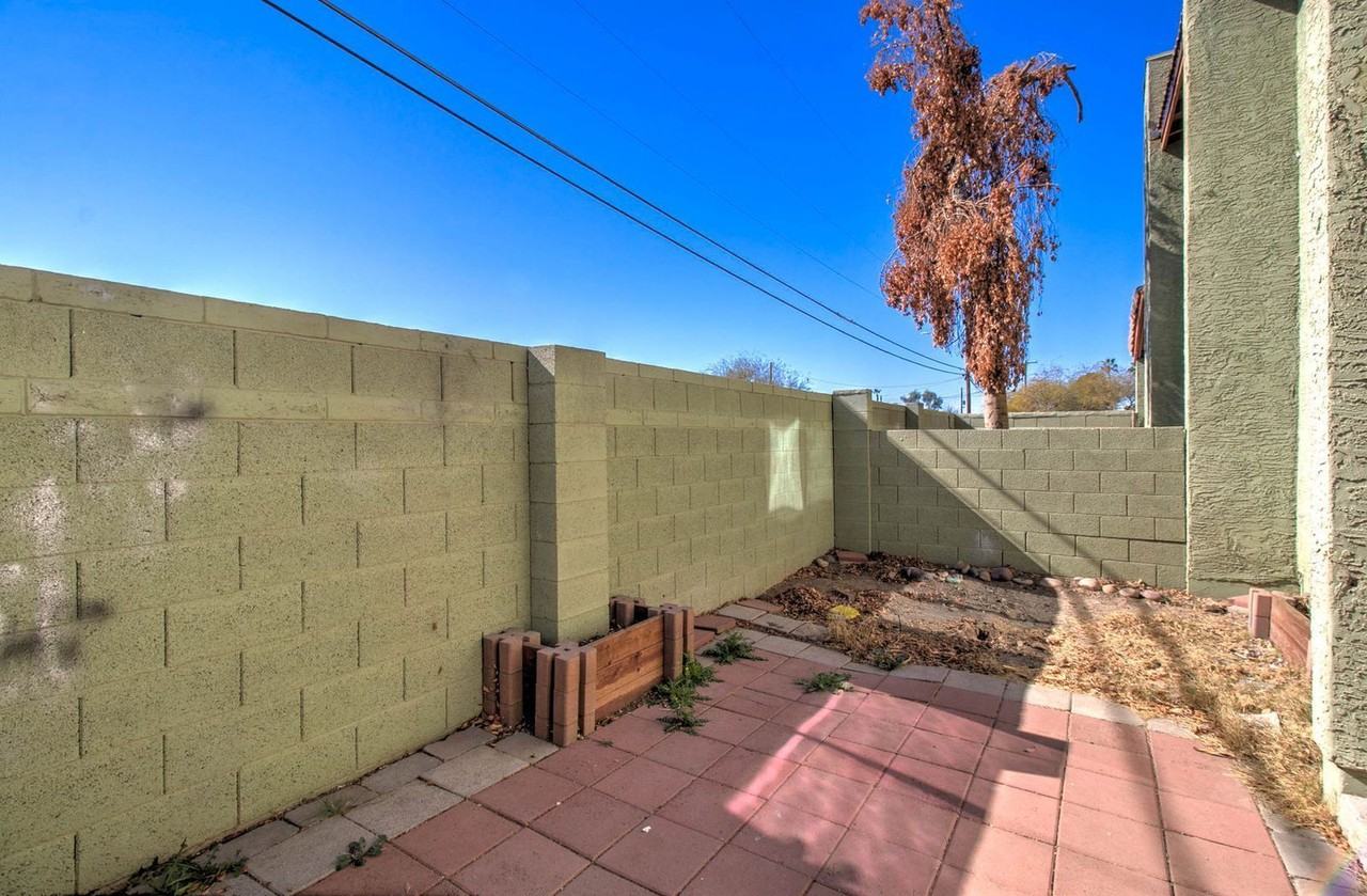 2202 W Glenrosa Ave #4 - Photo 7 of 31