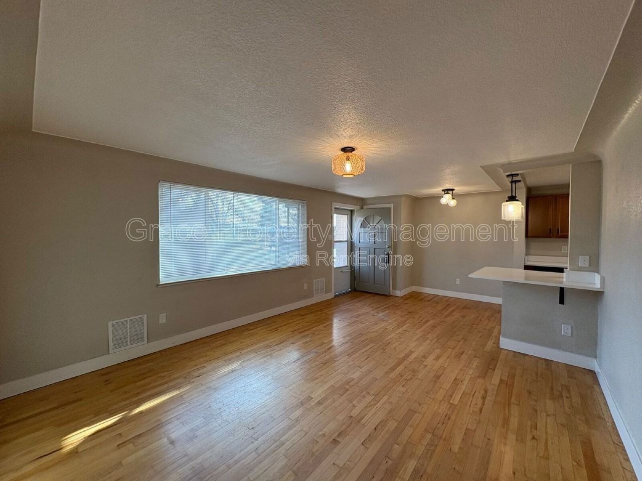 1673 S Benton St - Photo 3 of 14